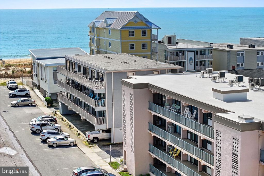 Image 3 of property listing at 13 44TH ST #402, Ocean City, MD 21842