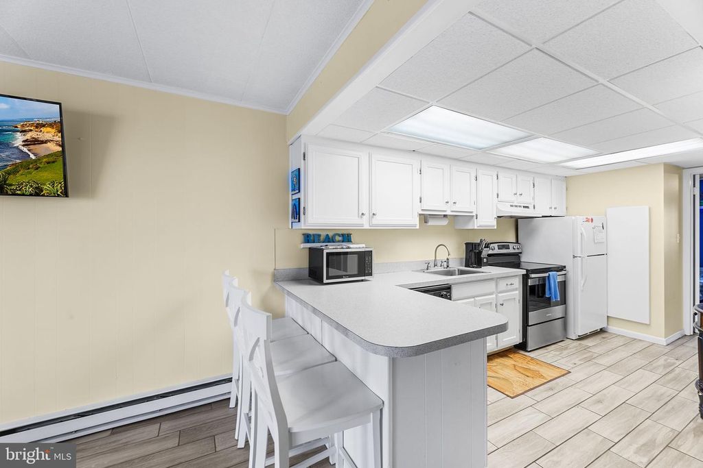 Image 30 of property listing at 13 44TH ST #402, Ocean City, MD 21842