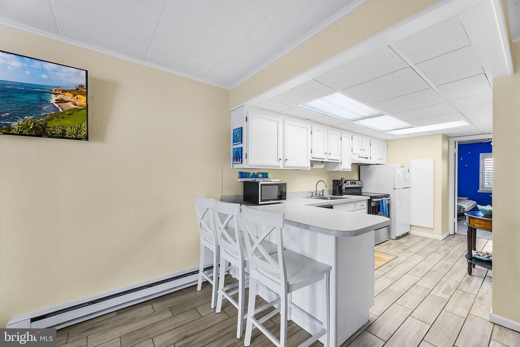 Image 31 of property listing at 13 44TH ST #402, Ocean City, MD 21842