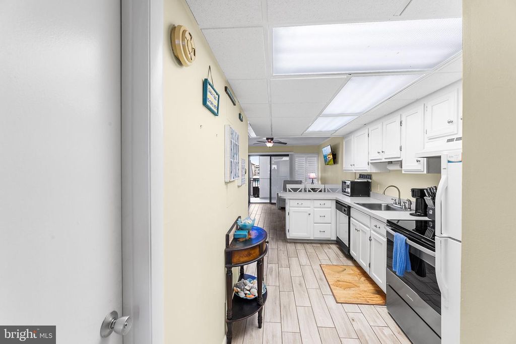 Image 34 of property listing at 13 44TH ST #402, Ocean City, MD 21842