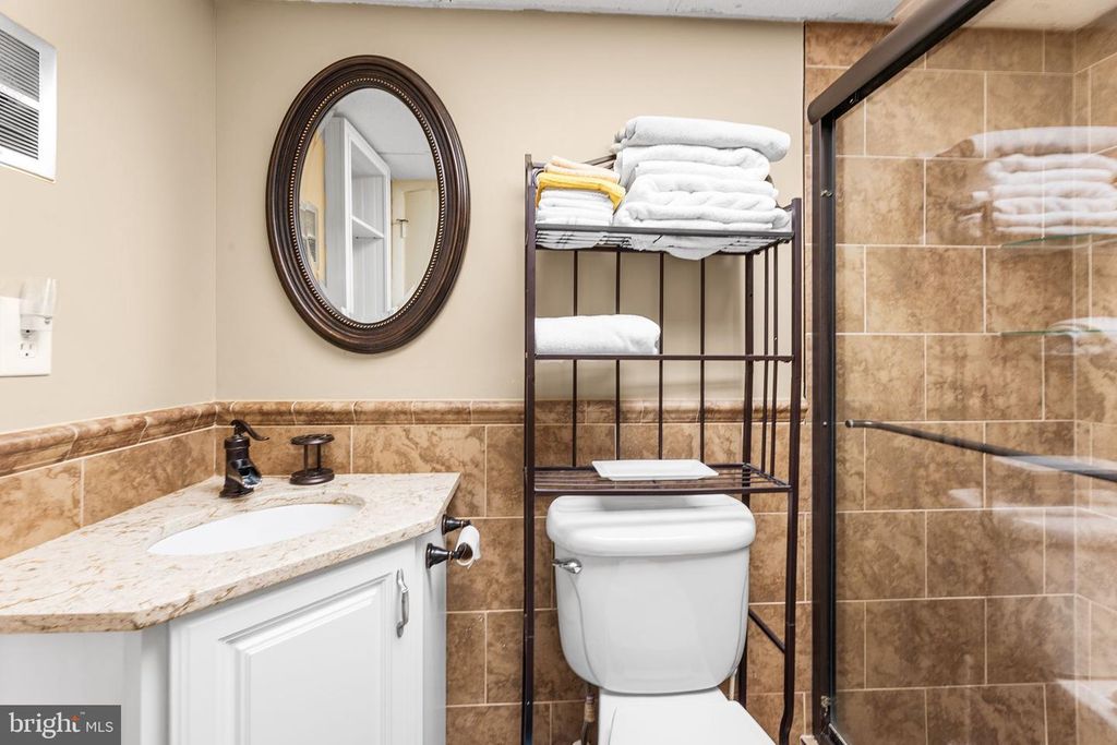 Image 41 of property listing at 13 44TH ST #402, Ocean City, MD 21842