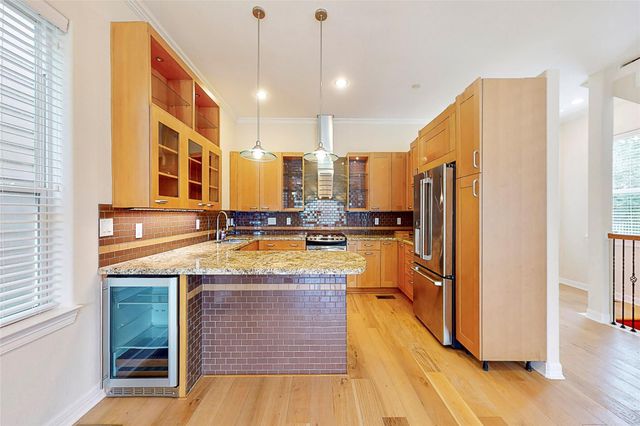2104 State Street, Houston, TX 77007