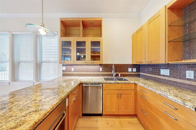 2104 State Street, Houston, TX 77007