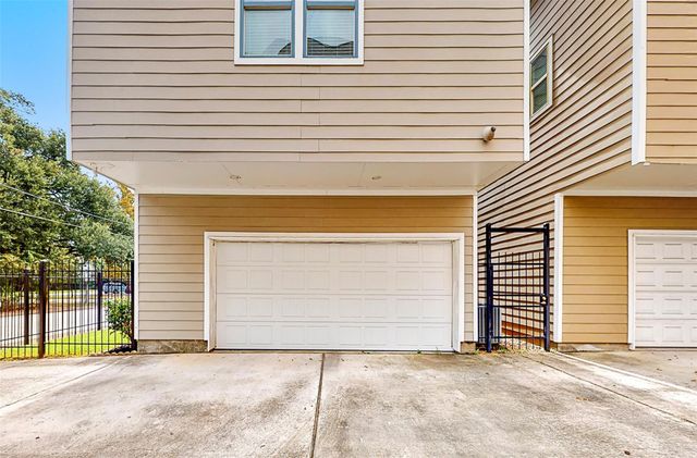 2104 State Street, Houston, TX 77007