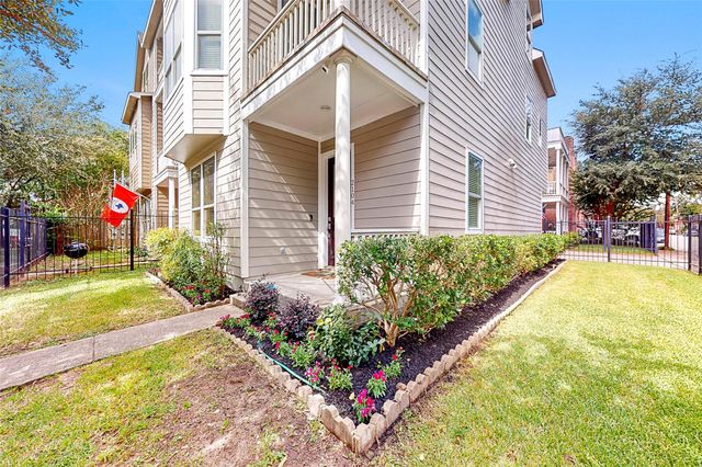2104 State Street, Houston, TX 77007