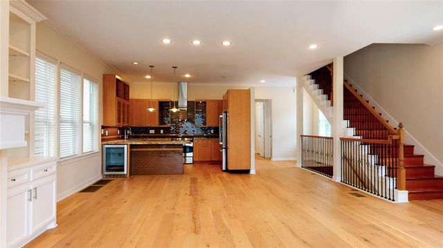 2104 State Street, Houston, TX 77007