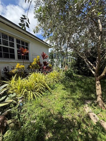 130 NE 123rd St, North Miami, FL 33161