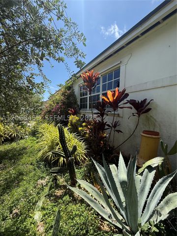 130 NE 123rd St, North Miami, FL 33161