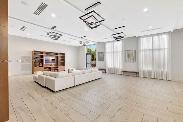 10467 NW 82nd St 11, Doral, FL 33178