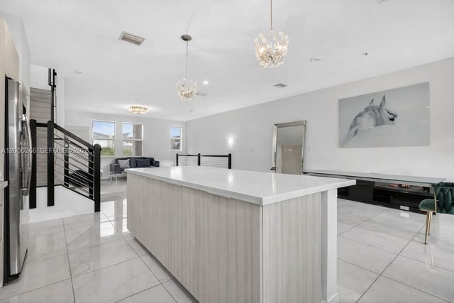 10467 NW 82nd St 11, Doral, FL 33178