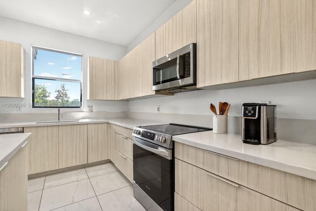 10467 NW 82nd St 11, Doral, FL 33178