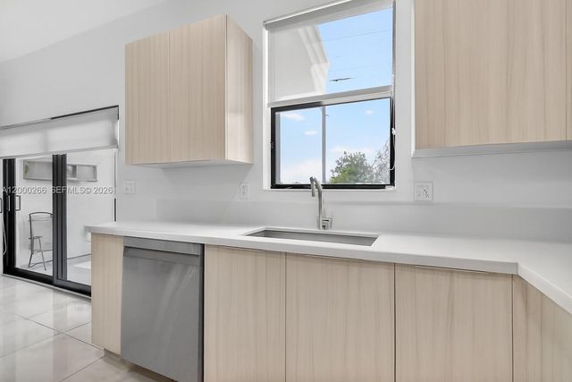 10467 NW 82nd St 11, Doral, FL 33178