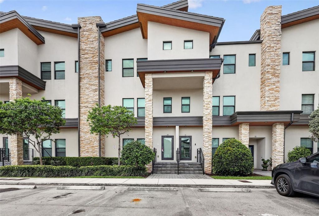 10467 NW 82nd St 11, Doral, FL 33178