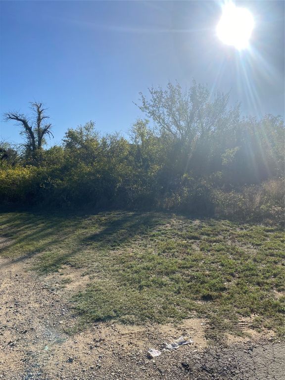 111 Chisolm Court, Azle, TX 76020