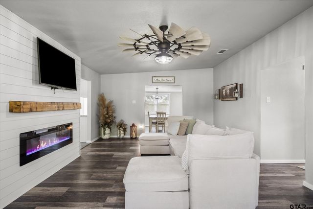 1216 VZ County Road 1211, Canton, TX 75103