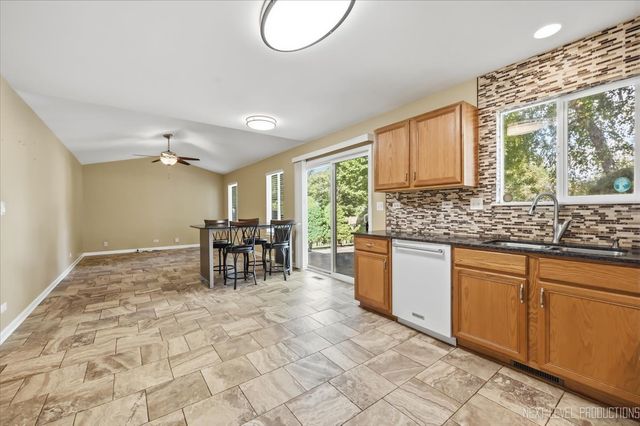 2182 Kyla Court, Montgomery, IL 60538