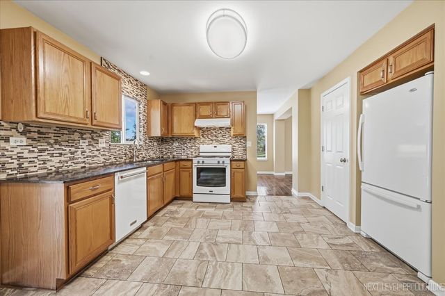 2182 Kyla Court, Montgomery, IL 60538