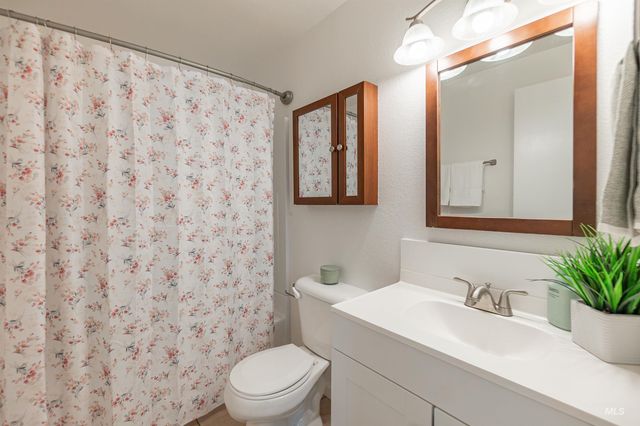 7159 W Bluebird Dr, Boise, ID 83703