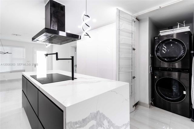 4530 SW 34th Dr, Dania Beach, FL 33312