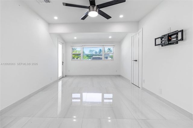 4530 SW 34th Dr, Dania Beach, FL 33312