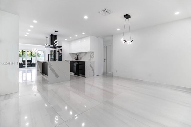 4530 SW 34th Dr, Dania Beach, FL 33312