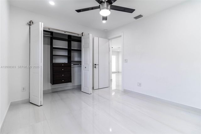 4530 SW 34th Dr, Dania Beach, FL 33312