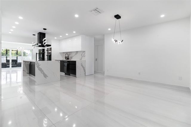 4530 SW 34th Dr, Dania Beach, FL 33312