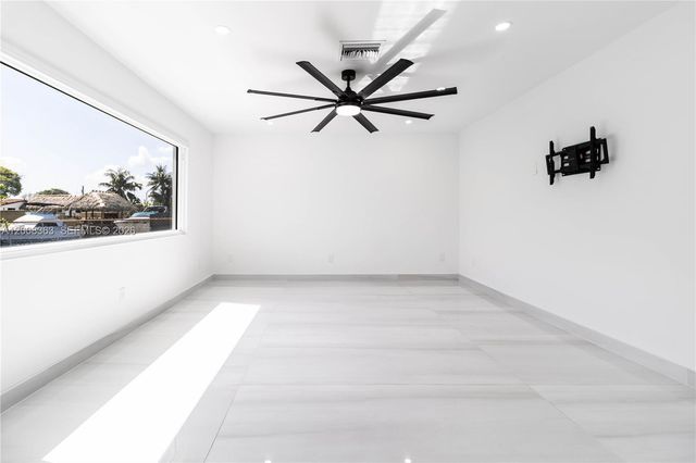 4530 SW 34th Dr, Dania Beach, FL 33312