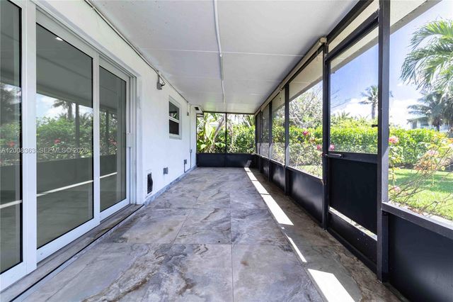 4530 SW 34th Dr, Dania Beach, FL 33312