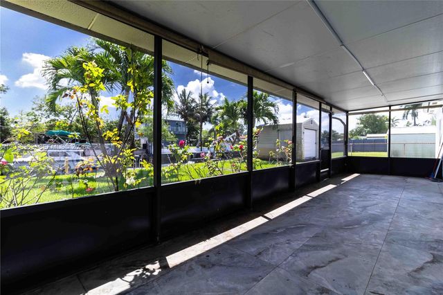 4530 SW 34th Dr, Dania Beach, FL 33312