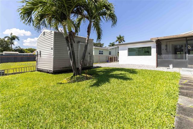 4530 SW 34th Dr, Dania Beach, FL 33312