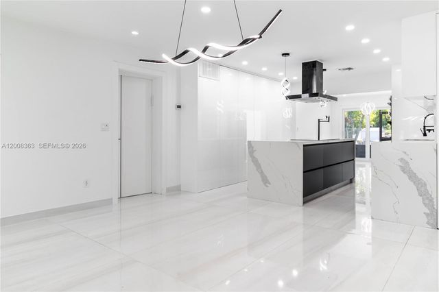 4530 SW 34th Dr, Dania Beach, FL 33312