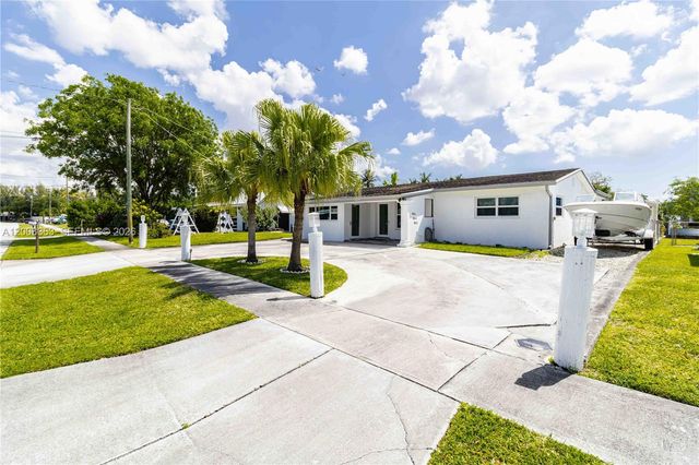 4530 SW 34th Dr, Dania Beach, FL 33312