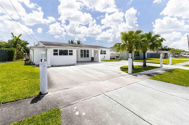 4530 SW 34th Dr, Dania Beach, FL 33312