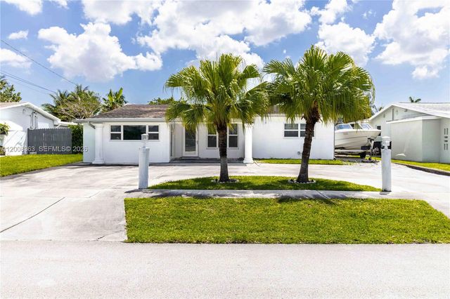 4530 SW 34th Dr, Dania Beach, FL 33312