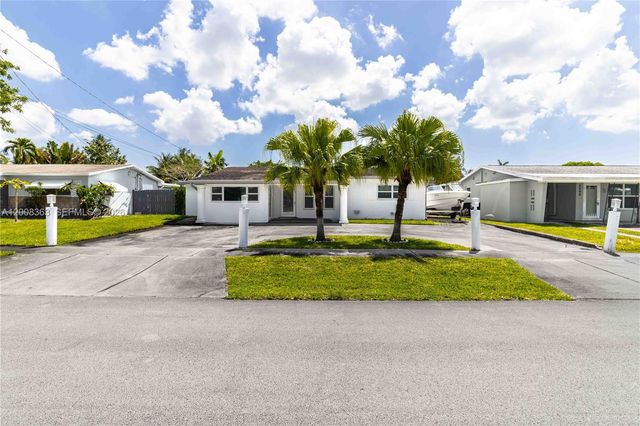 4530 SW 34th Dr, Dania Beach, FL 33312