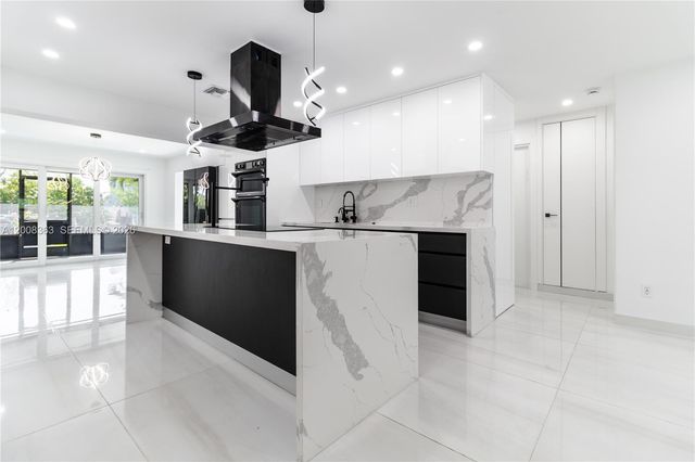 4530 SW 34th Dr, Dania Beach, FL 33312