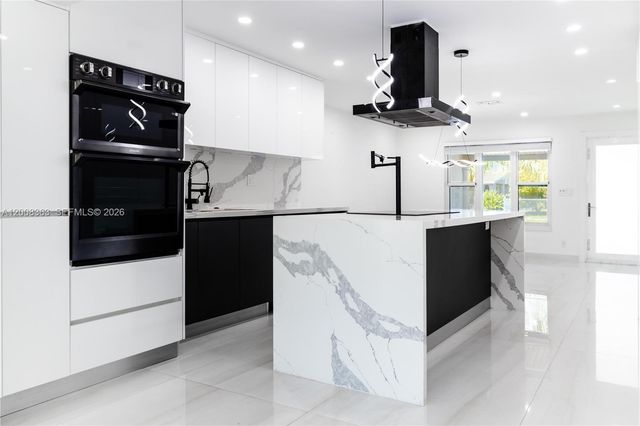 4530 SW 34th Dr, Dania Beach, FL 33312