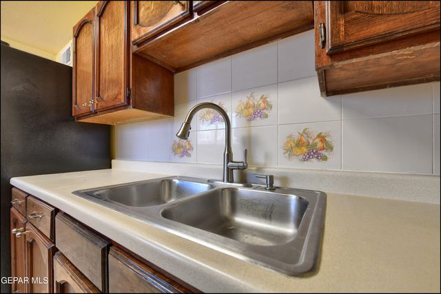 7560 MATAMOROS Drive, El Paso, TX 79915