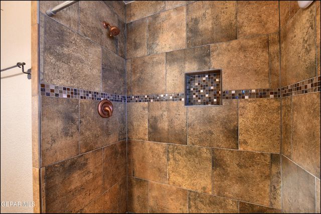 7560 MATAMOROS Drive, El Paso, TX 79915