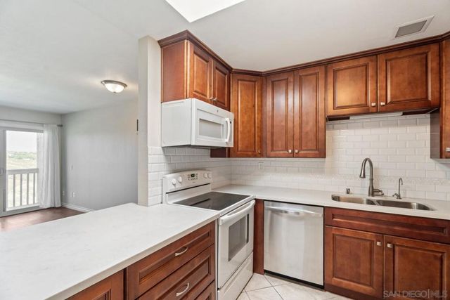 2909 Cowley Way L, San Diego, CA 92117
