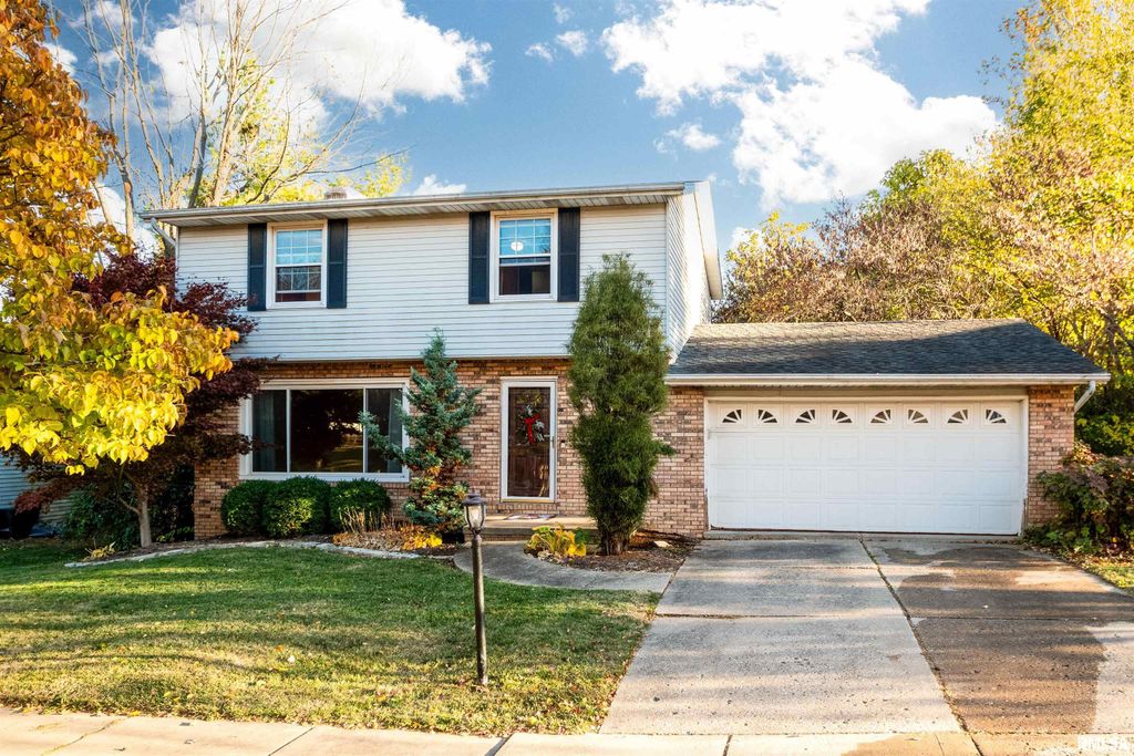 1318 W QUEENS COURT Road, Peoria, IL 61614