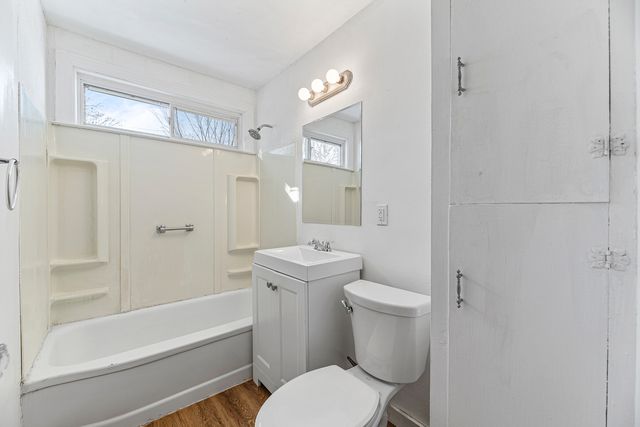 17714 Burnham Avenue, Lansing, IL 60438