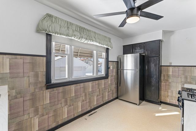 17714 Burnham Avenue, Lansing, IL 60438