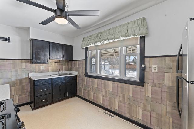 17714 Burnham Avenue, Lansing, IL 60438