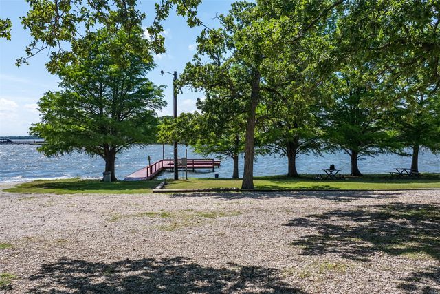 697 Enchanted Isles Drive, Mabank, TX 75156