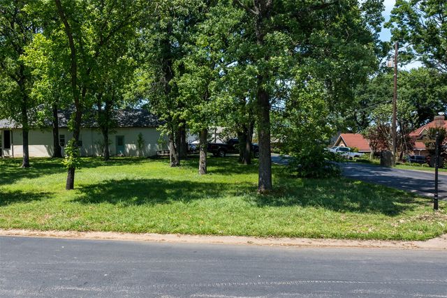 697 Enchanted Isles Drive, Mabank, TX 75156