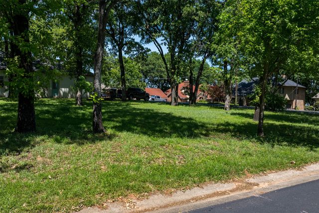 697 Enchanted Isles Drive, Mabank, TX 75156