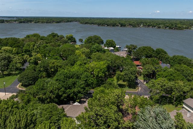 697 Enchanted Isles Drive, Mabank, TX 75156