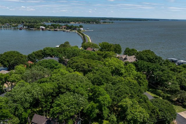 697 Enchanted Isles Drive, Mabank, TX 75156